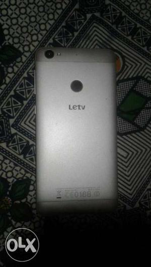 Lecoo le tv 1s 8 mount old good condition no