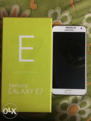 Samsung e7 in a very good mint cndition without