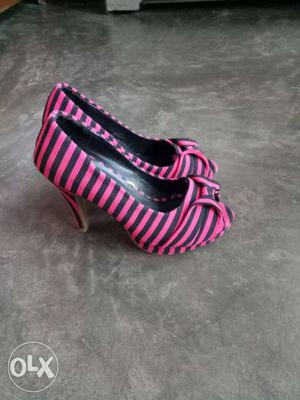 Women's Black-and-pink Leather Stripe Platform Peep-toe