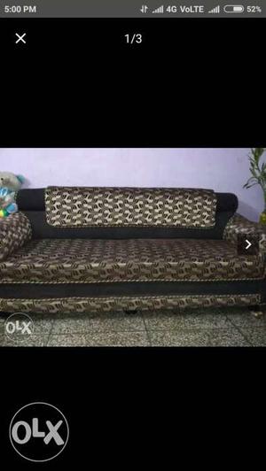 3+2 sofa set in good condition only one year old
