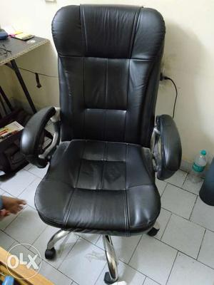 Boss chair, Slightly bent