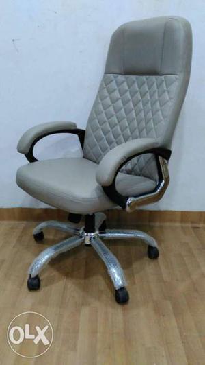 Gray Leather Chaise A Bureau
