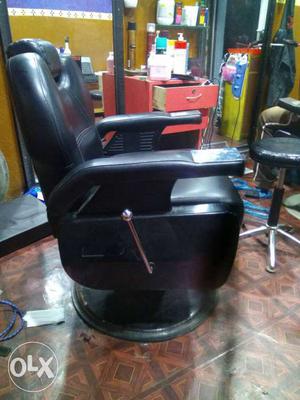 Salon and beauty parlour heavy hydraulic chairs 2