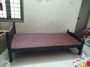 Single cot, 3 years old. Good condition.