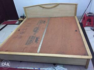 Solid wood doble bed.stndrd size with storage.