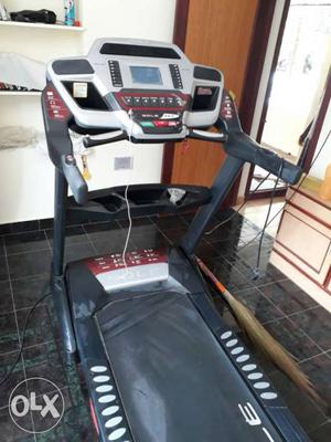 Treadmill brand new sparingly used. Heavy up to 150 Kgs