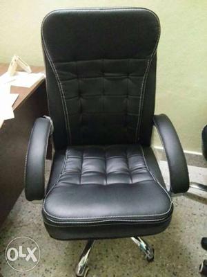 Tumbi brand boss chair brand new used only few