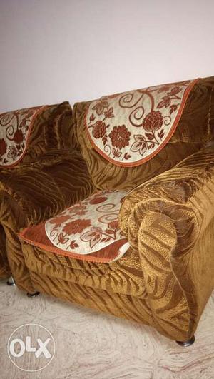 Very Comfortable Maharaja Sofa 3+1+1 in good