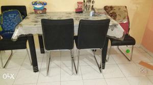 4 chair dinning table in very good condition