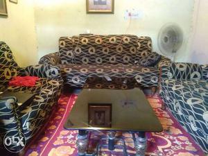 7 seater sofa set with table we r shiftng