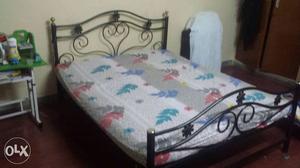 Black Metal frame bed with chair set