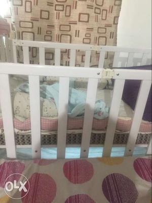 Foldable crib with matress suitable of kids below