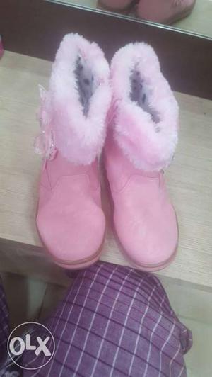 I want to sell baby girl shoes (5/6 years) 30