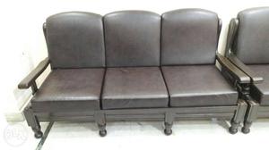 Leather sofa 3+1+1 in perfect condition.