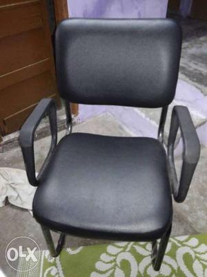New chair 6 months used in awesome condition No