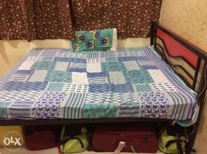 Queen size bed, metal body, in good condition,