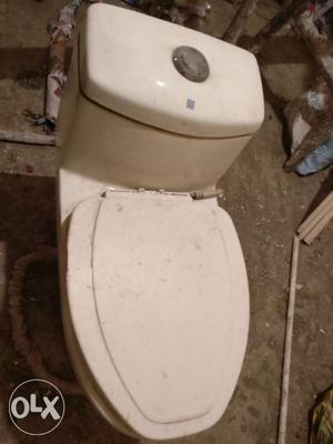 Western Style Cream Ceramic Toilet Bowl Water Closet(WC)