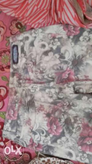 White floral jeans size 30. Very gently used and
