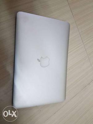 Macbook air A i5 4gb ram 128 gb flash very