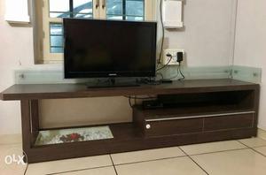 TV cabinet in good condition with 2 drawers and