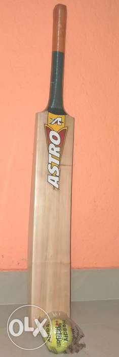 Brand new cricket bat.free new hardly ball