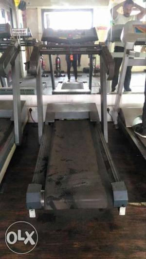 Cardio commercial trademill for sales 4 yr used in gym