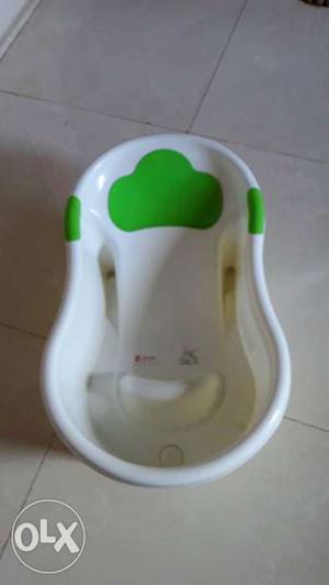 Baby new bath tab sale for Rs. 600