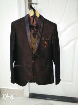 Brand new blazer availabel in brown colour with cover n all