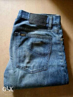 Branded Lee jeans (W30/L40).