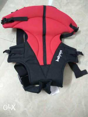 Branded babyoye by mahindra baby carrier red