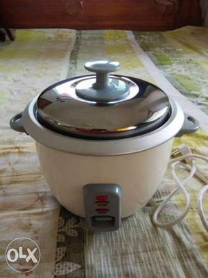Clix Electronic rice cooker (0.5 kg). Brand new