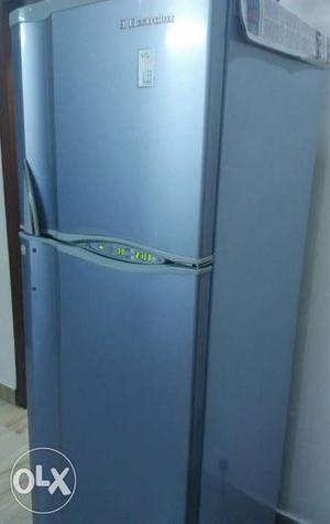 Electrolux Fridge 275 Litre. In working condition