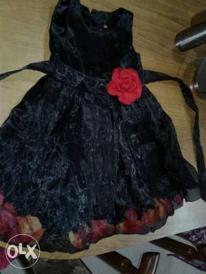 Girl's Black Sleeveless, Scoop-neck Dress