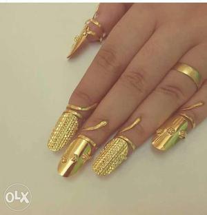 Gold Color Manicure