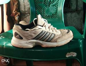 I want to sell my a pair of adidas shoes