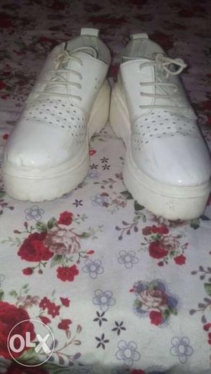 I want to sell my shoe. intersted people can