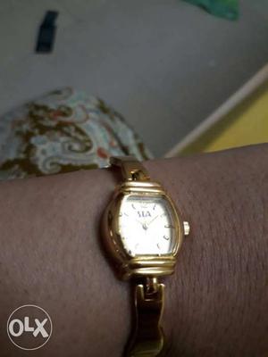 It is a ladies wrist watch of SIA comp. It has