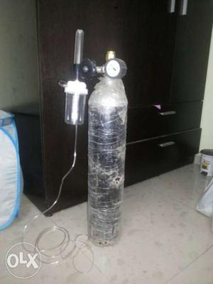 New Oxygen cylinder 10 Liter for needy one. free regulator