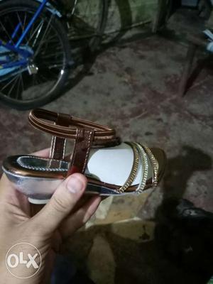 Sell order 5 and 11 childhood sandle fancy item..