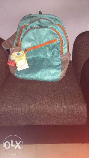 Sky bags bew neon 4 bag (new with tag). 4