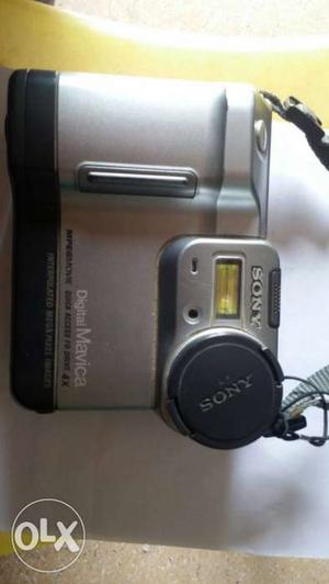 Sony Digital Mavica MVC-FD83 Still camera, antique