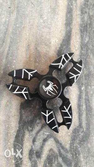 Black And White Spider-print 3-blade Fidget Spinner