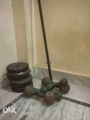 Green And Brown Barbell all set.with worth rs only 600