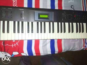 KORG X5D keyboard very good condition with heavy