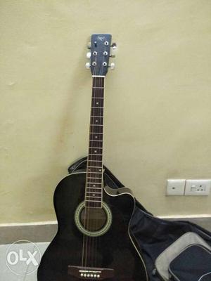 Very good condition guitar,not used at all..