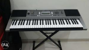 Yamaha PSR E353 keyboard with stand and bag