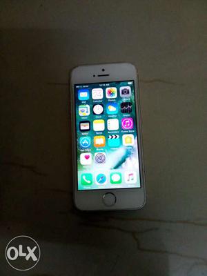 I phone 5s 16 GB silver color in mint condition