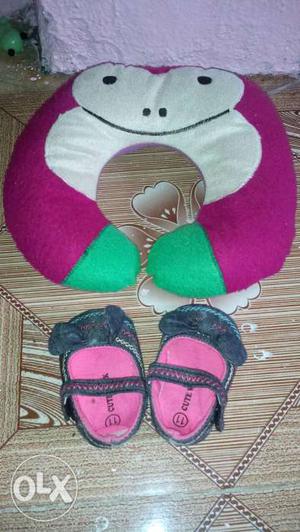 Pair Of Toddler's Pink-and-black Sandals