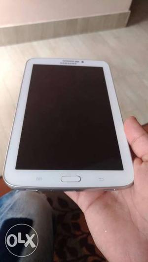 Samsung tab3 8gb white colour. Superb