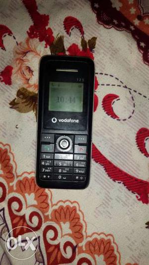 Vodafone mobile. Single sim card and good phone.